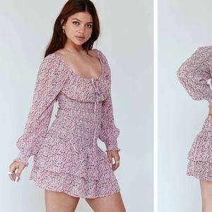 Princess Polly flirty floral mini dress in small.  white daisy pattern on cherry